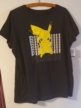 NWT Torrid size 2 (2x) Pikachu Graphic Tee - Black & Yellow